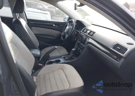 2014 Volkswagen Passat 1.8T Sport z USA, uszkodzony, nr VIN 1VWBT7A38EC083343